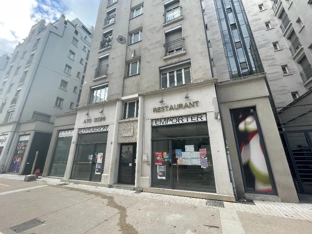 Commerce de détail dans Villeurbanne à louer Photo du bâtiment- Image 1 de 6