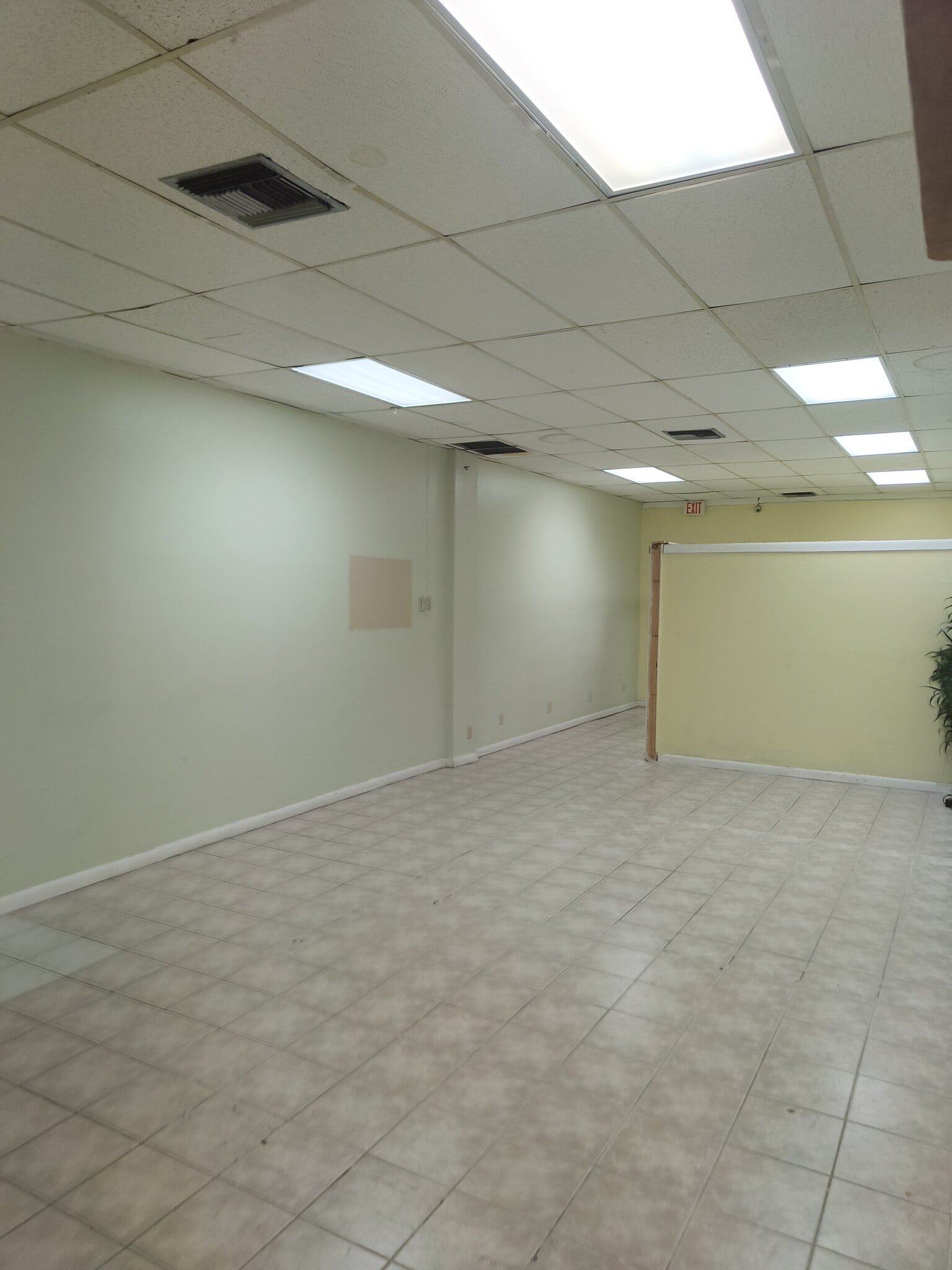 5537 N State Road 7, North Lauderdale, FL à louer Photo intérieure- Image 1 de 7