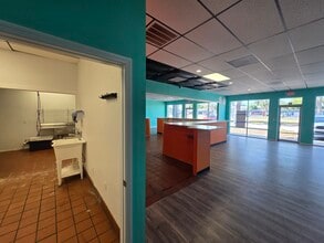 4201 62nd Ave N, Pinellas Park, FL for lease Interior Photo- Image 1 of 9