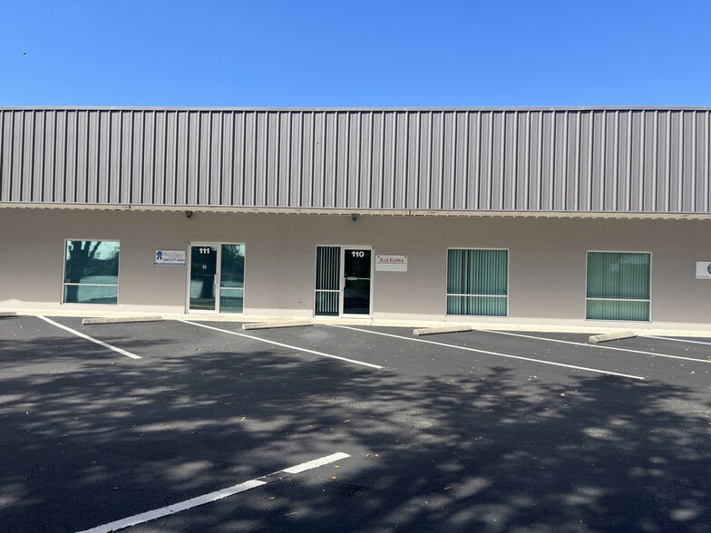 1891 Porter Lake Dr, Sarasota, FL for sale - Building Photo - Image 1 of 10