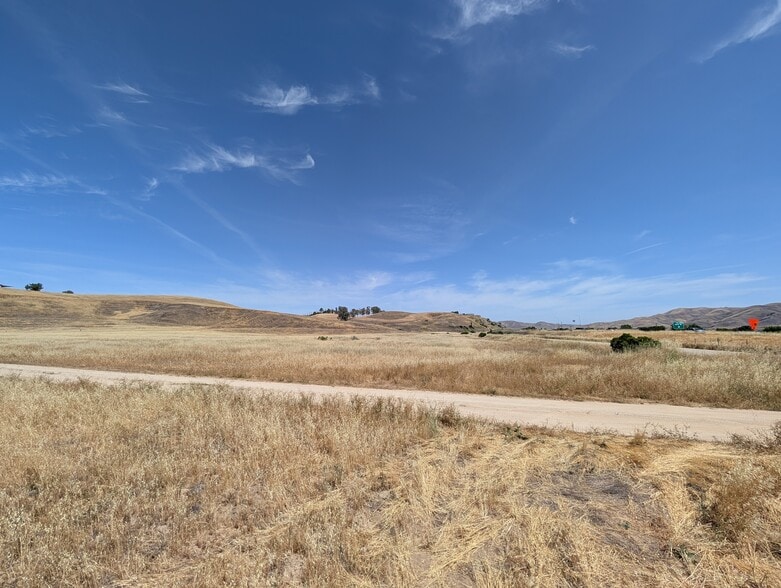 West 10th Street, San Miguel, CA à vendre - Photo du bâtiment - Image 2 de 5