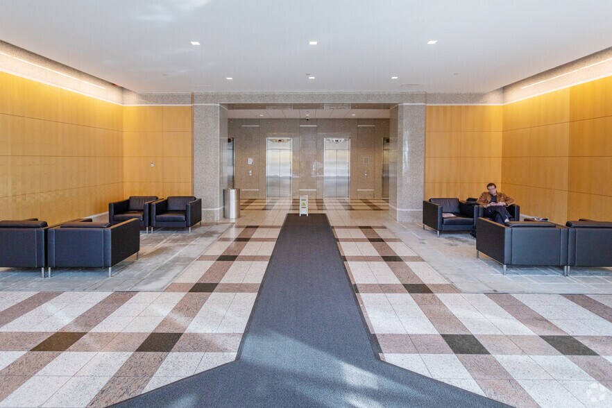 777 Hornby St, Vancouver, BC à louer - Hall d’entrée - Image 2 de 9