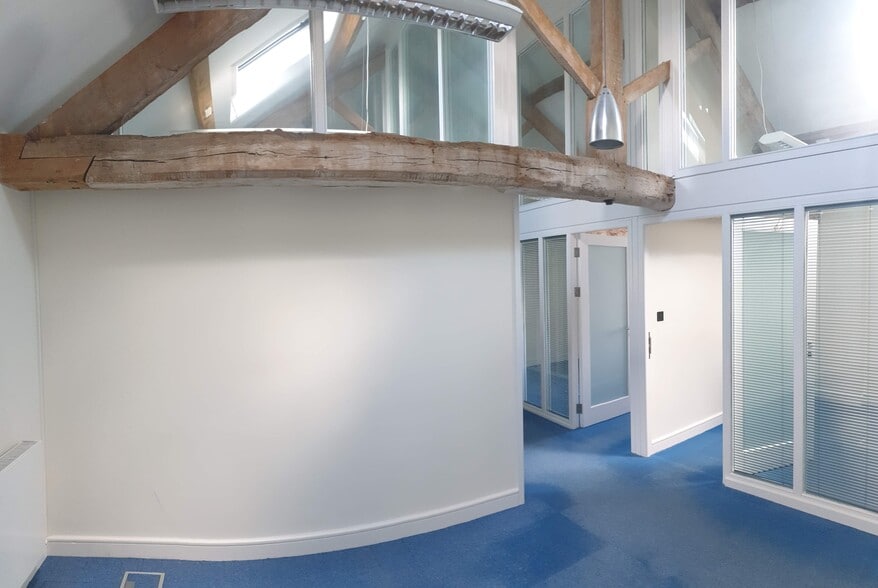 Home Farm Dr, Upton for lease - Building Photo - Image 3 of 4