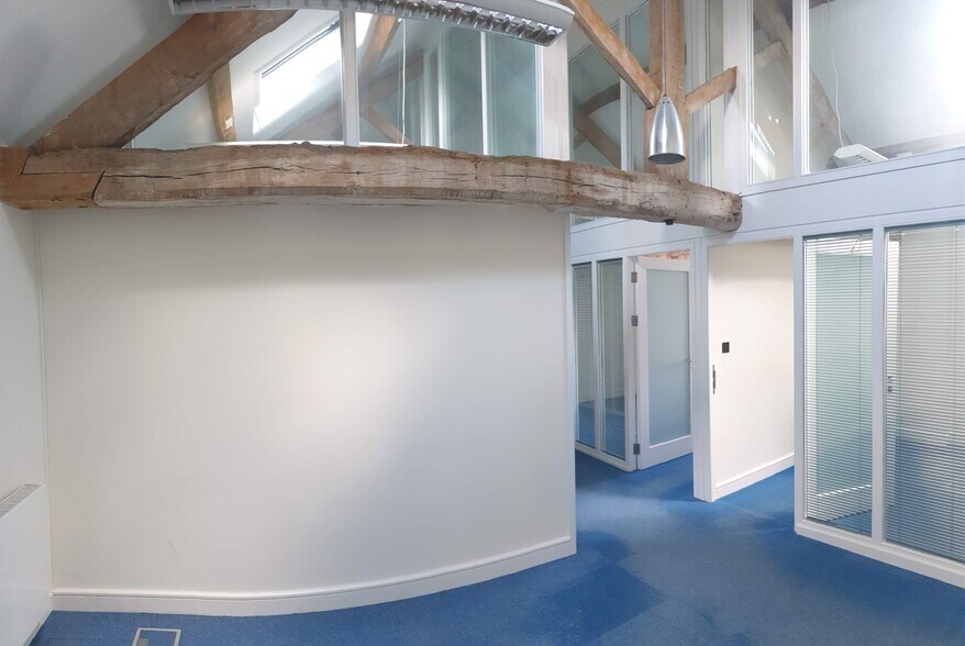 Home Farm Dr, Upton à louer - Photo du bâtiment - Image 3 de 4