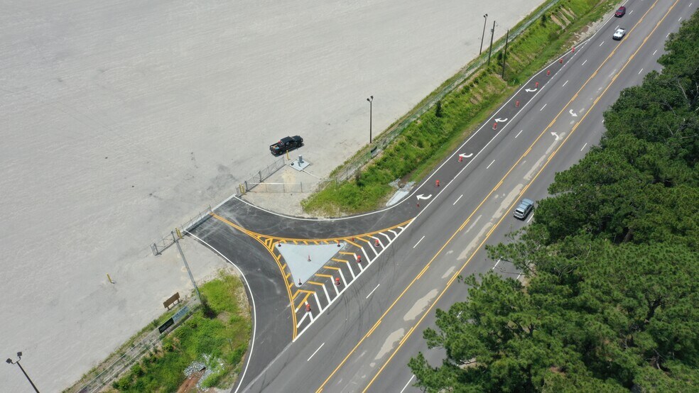 5195 Ogeechee, Savannah, GA à louer - Photo du bâtiment - Image 2 de 7