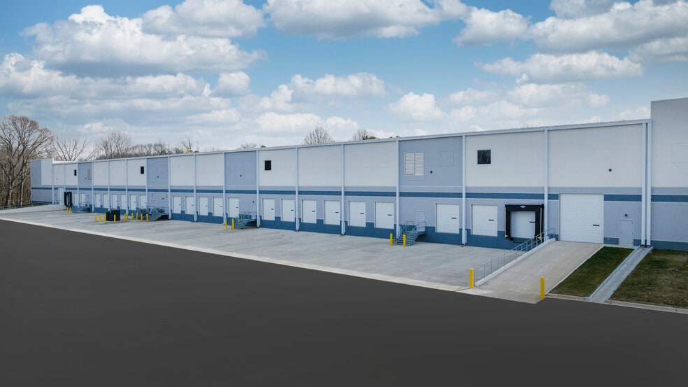 8748 Mount Holly Rd, Charlotte, NC for lease - Building Photo - Image 3 of 18