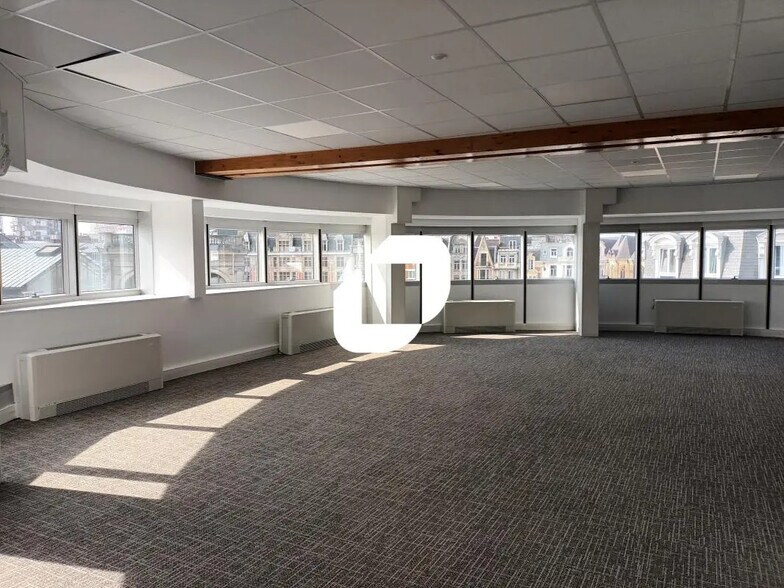 Office in Lille for lease - Interior Photo - Image 2 of 7