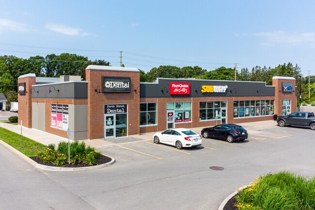 Plus de détails pour 5913 Perth St, Ottawa, ON - Commerce de détail à louer