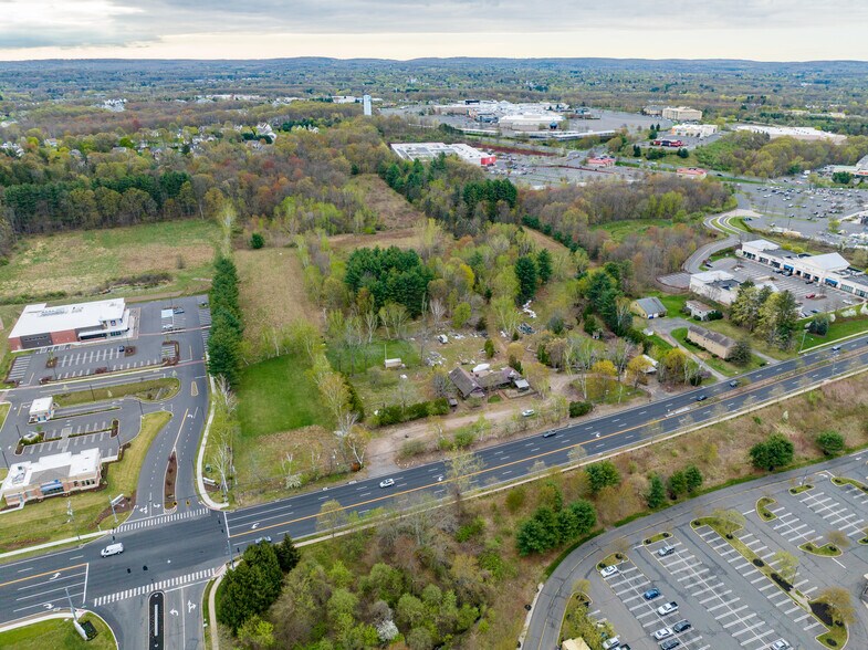 130-150 Buckland, South Windsor, CT à vendre - Photo du bâtiment - Image 2 de 3