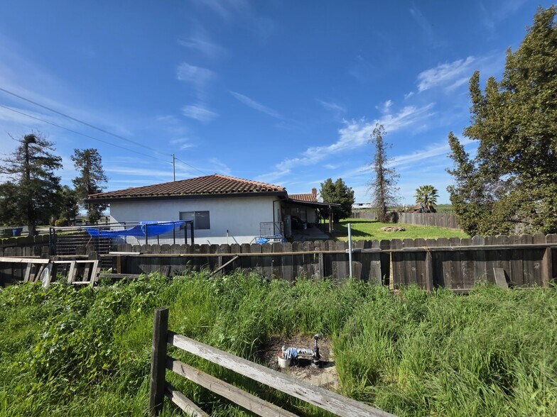 3925 W Linwood Ave, Turlock, CA à vendre - Photo du bâtiment - Image 3 de 8