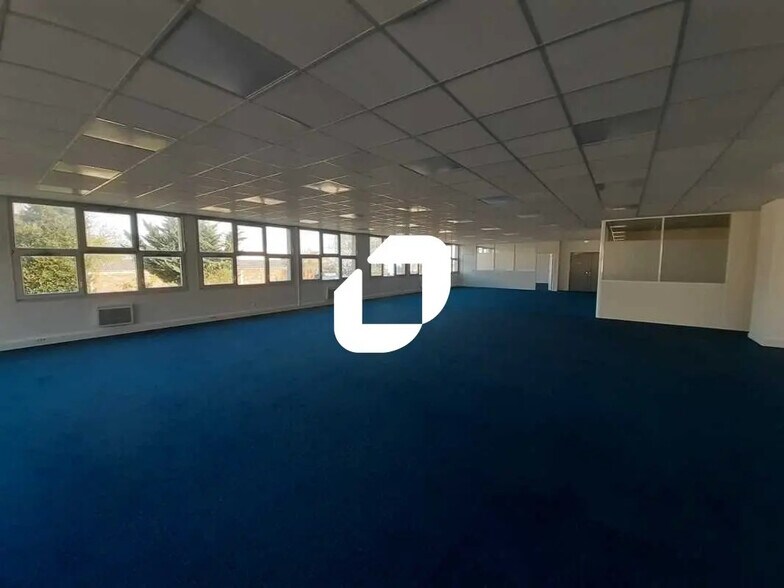 Office in Montreuil for lease - Interior Photo - Image 1 of 5