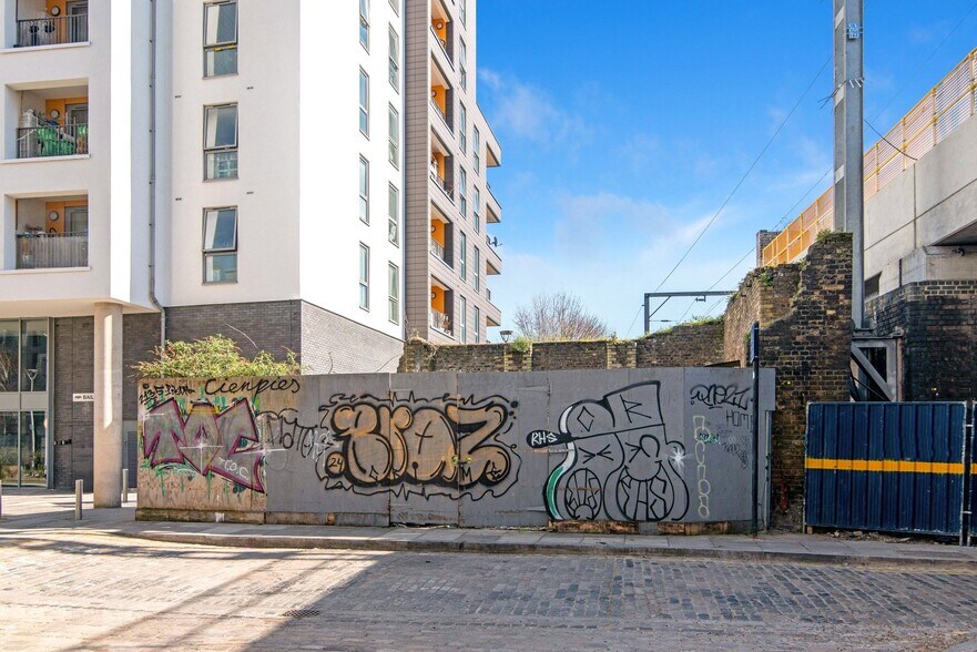 Golding St, Londres à vendre - Photo du bâtiment - Image 2 de 5