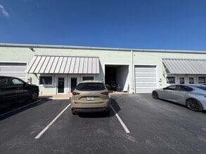 1200-1340 Stirling Rd, Dania Beach, FL à louer Photo du bâtiment- Image 1 de 9