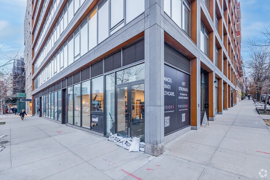 251 1st St, Brooklyn, NY à vendre - Photo du bâtiment - Image 2 de 7