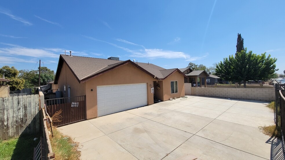 705 S Brown St, Bakersfield, CA à vendre - Photo principale - Image 1 de 1