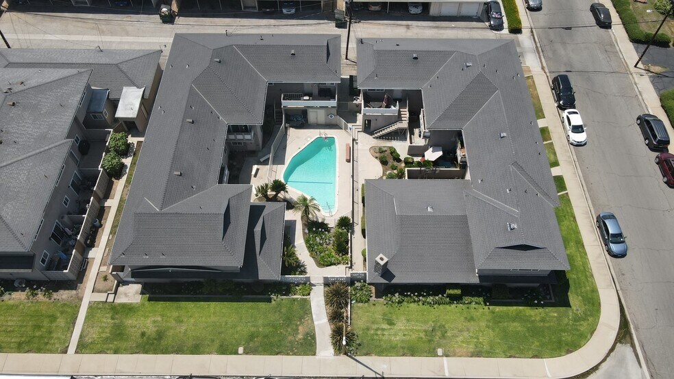 2416 Pattiglen Ave, La Verne, CA à vendre - Photo du bâtiment - Image 3 de 9