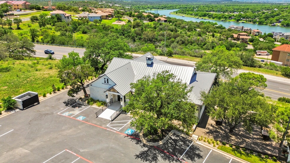602 Steve Hawkins Pky, Marble Falls, TX à vendre - Photo du bâtiment - Image 1 de 43