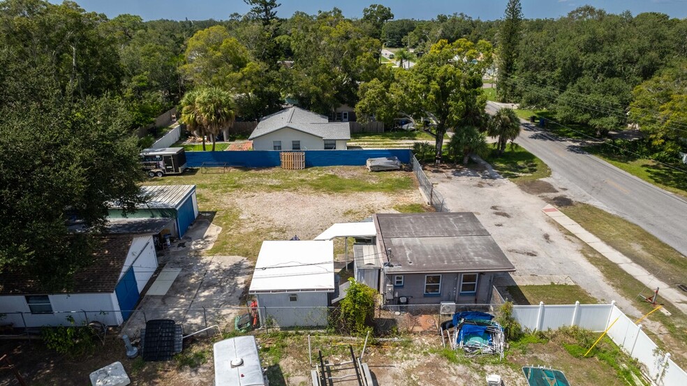 4736 Haines Rd N, Saint Petersburg, FL à vendre - Photo du bâtiment - Image 2 de 6