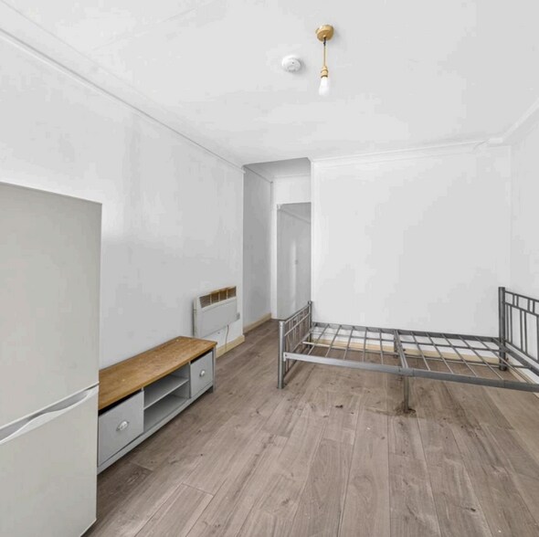 325 Lea Bridge Rd, Londres à vendre - Photo intérieure - Image 3 de 7
