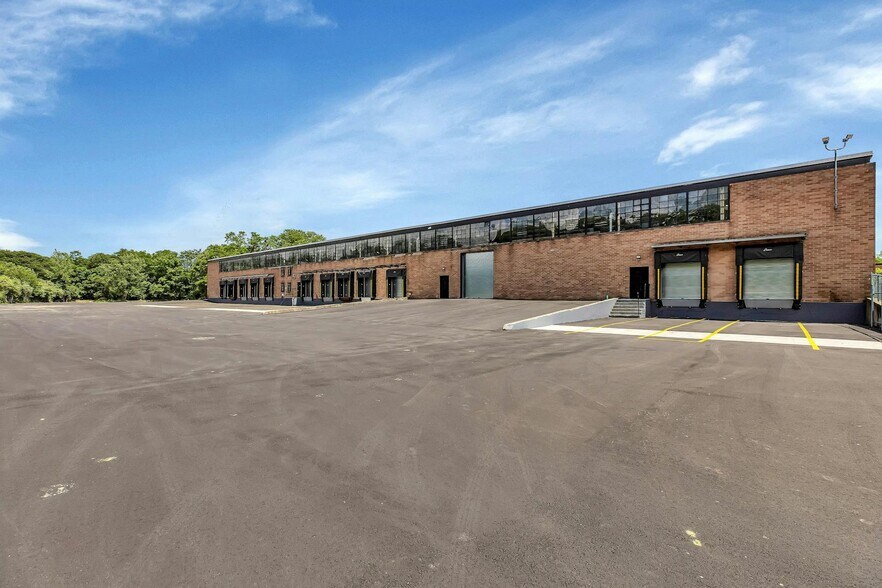 45 Ranick Rd, Hauppauge, NY à louer - Photo du bâtiment - Image 2 de 13