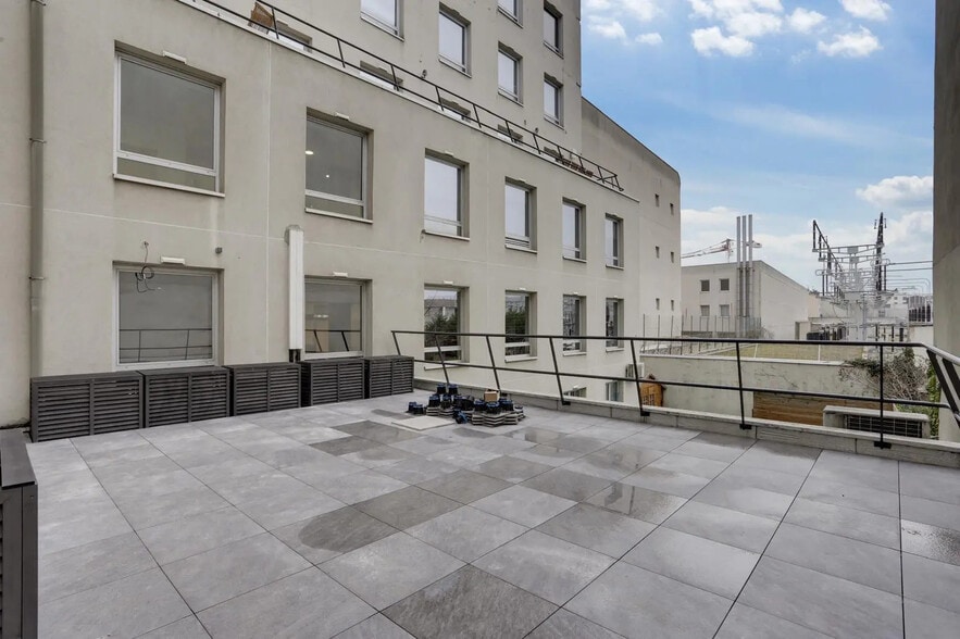 Office in Puteaux for lease - Building Photo - Image 1 of 1