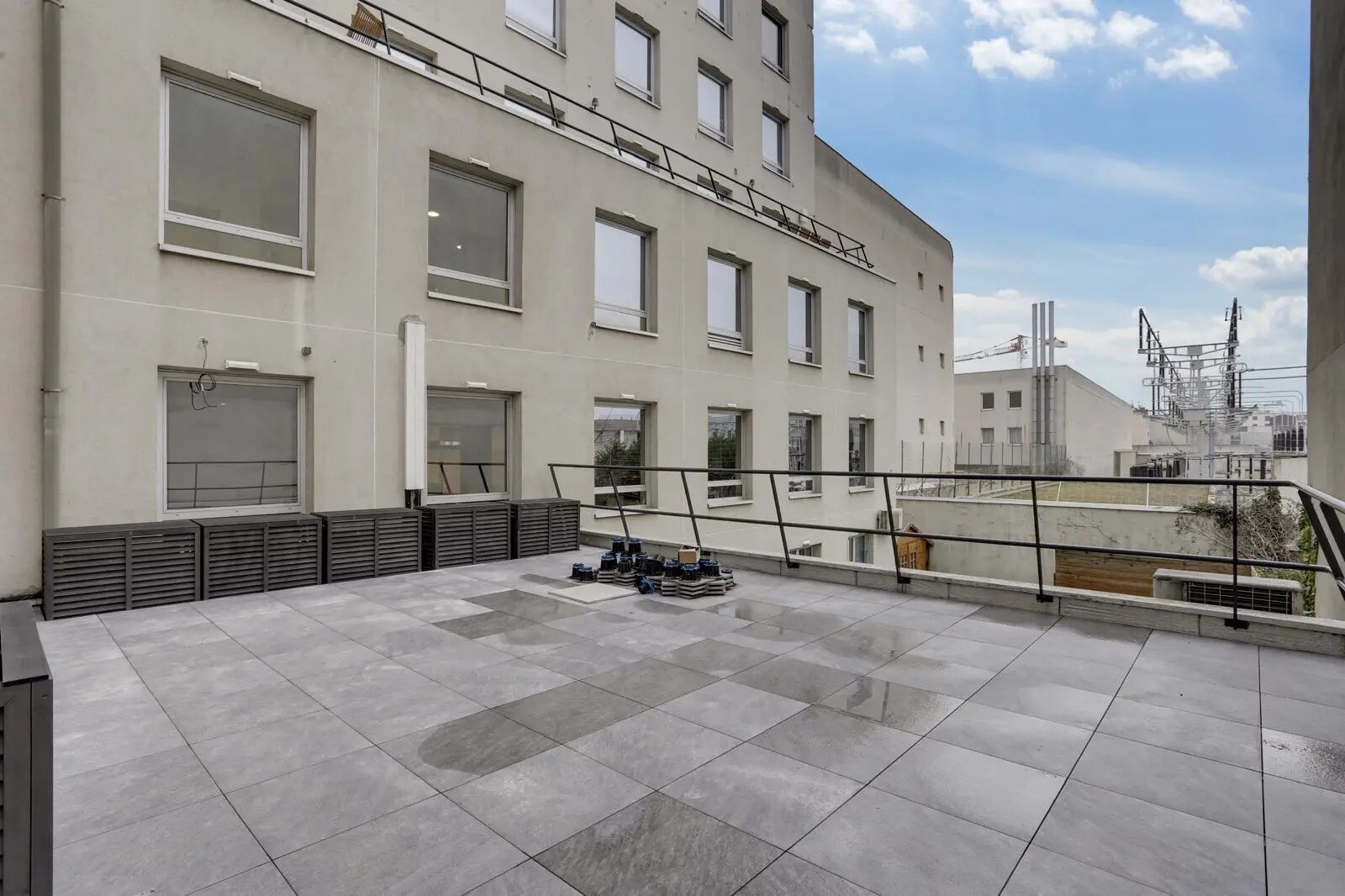 Office in Puteaux for lease Building Photo- Image 1 of 2