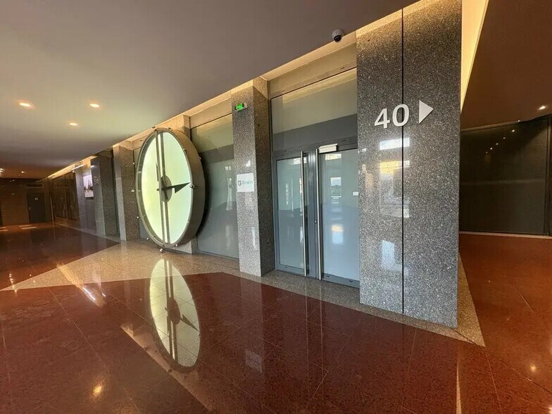 Flex in Lyon for lease - Building Photo - Image 3 of 9