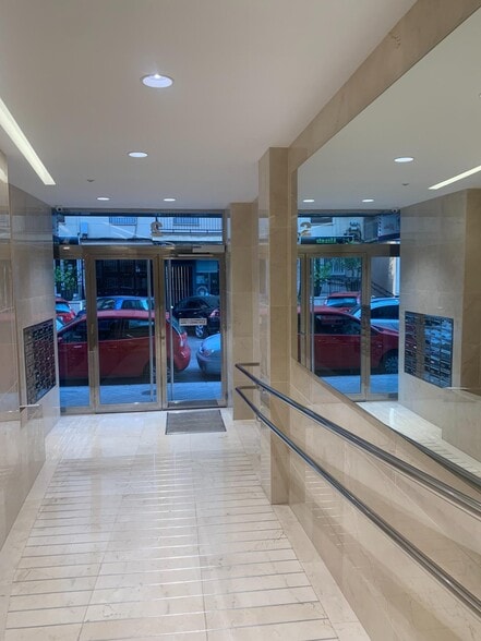 Calle Ángel Barrios, 2, Granada, Granada for lease - Lobby - Image 3 of 11