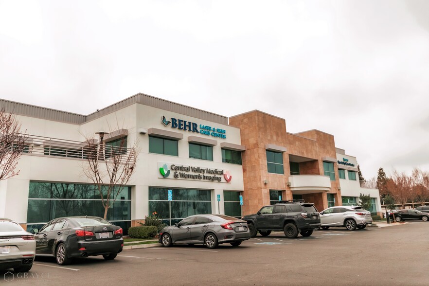 1125 E Spruce Ave, Fresno, CA à louer - Photo du bâtiment - Image 2 de 7