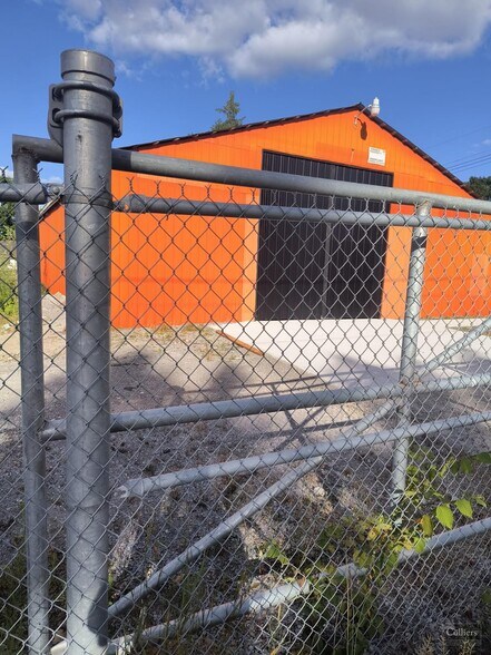 1720 Kirkfield Rd, Kirkfield, ON à louer - Photo du bâtiment - Image 2 de 2