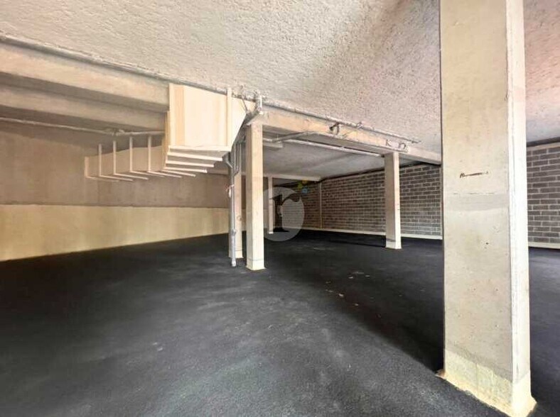 Retail in Wattrelos for lease - Building Photo - Image 3 of 5