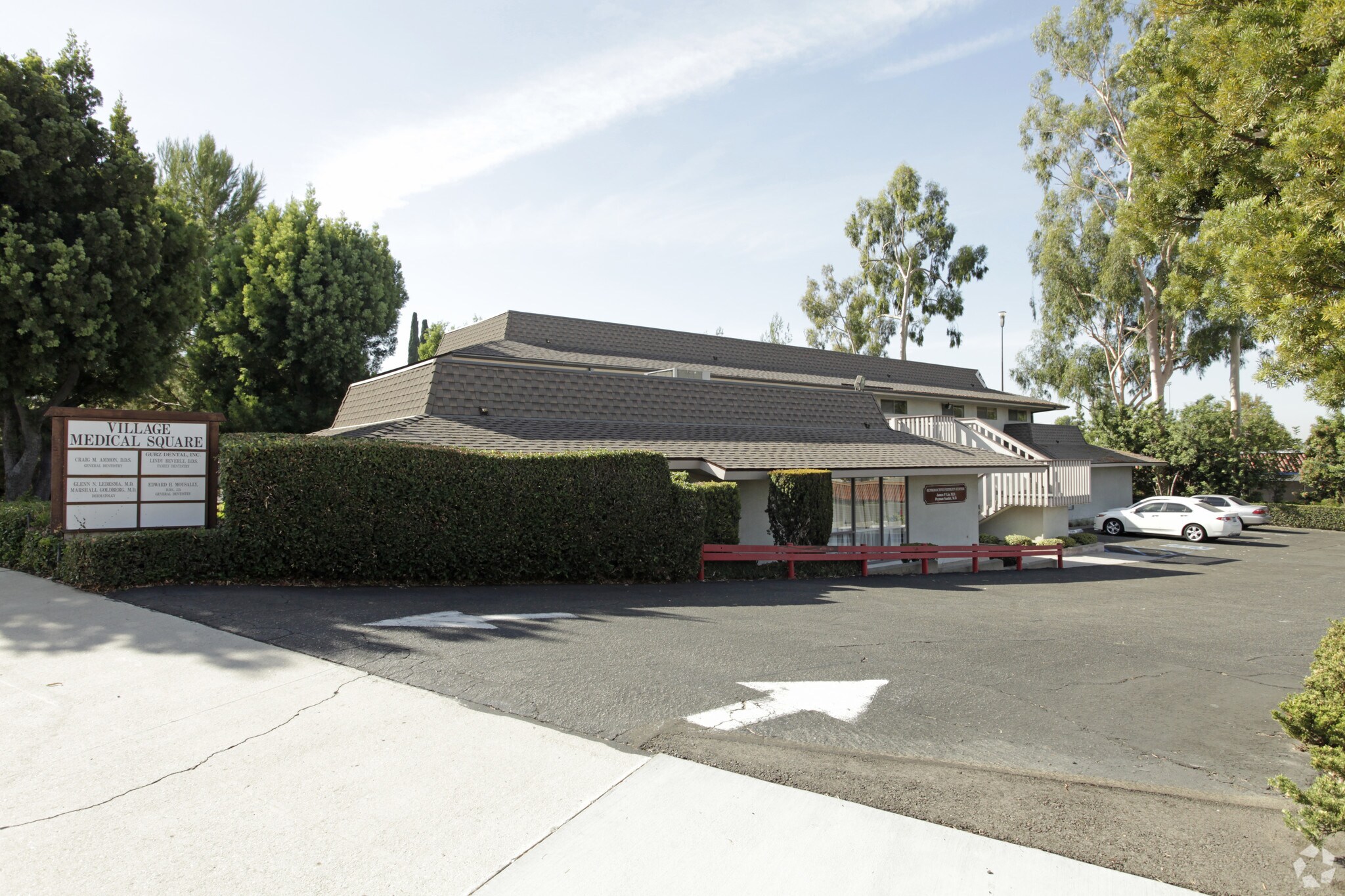 23525 Golden Springs Dr, Diamond Bar, CA à louer Photo du bâtiment- Image 1 de 15