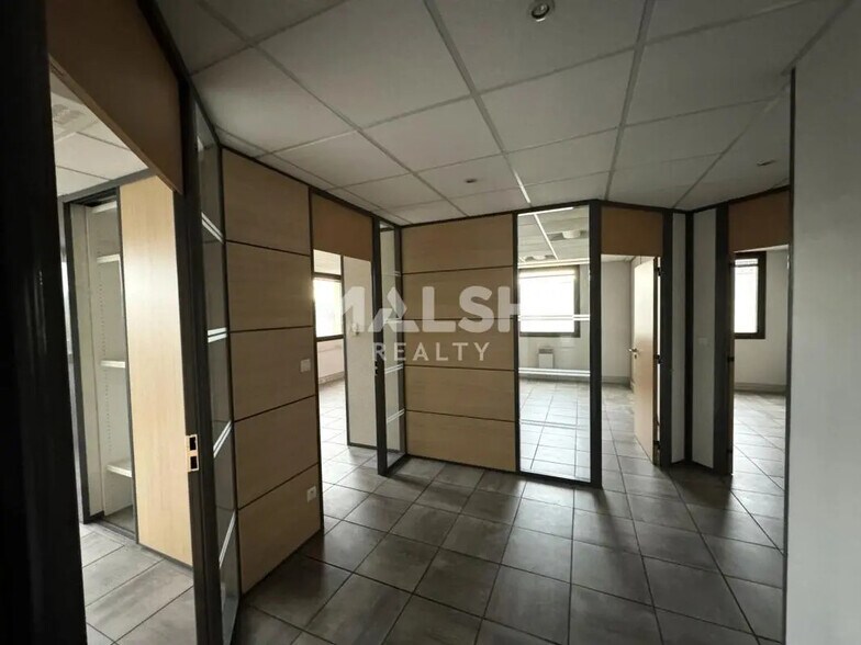 Office in Villars for sale - Interior Photo - Image 3 of 8
