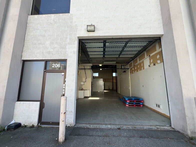 7475 Hedley Av, Burnaby, BC for lease - Building Photo - Image 3 of 3