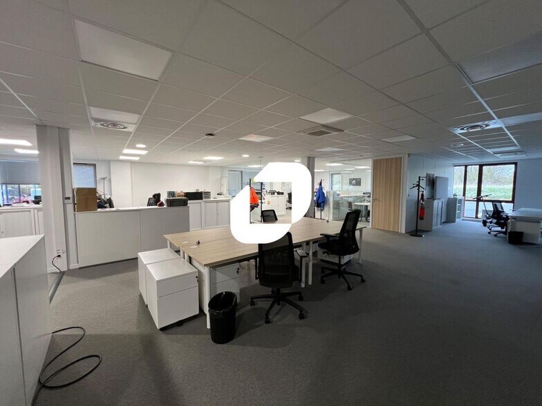 Office in Lesquin for lease - Interior Photo - Image 2 of 11