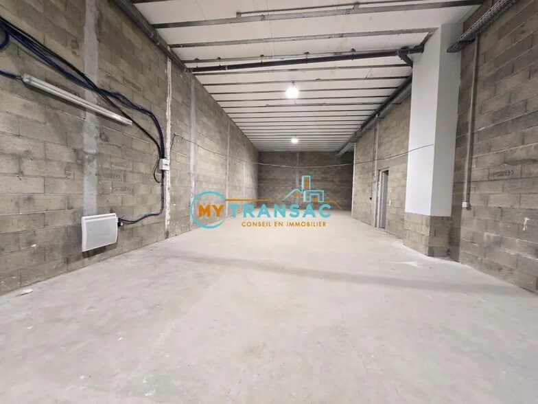 Flex in Gagny for lease - Building Photo - Image 3 of 7