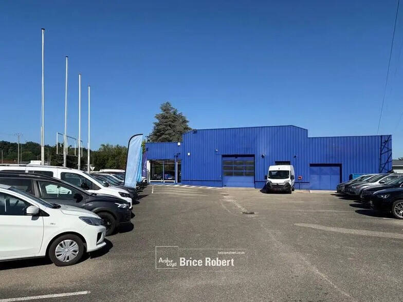 Local d'activités dans Ruy-Montceau à vendre - Photo du bâtiment - Image 1 de 7