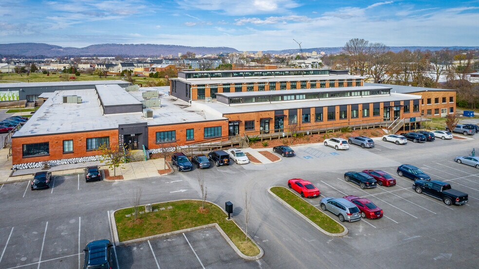 1601 S Holtzclaw Ave, Chattanooga, TN à louer - Photo du bâtiment - Image 2 de 81