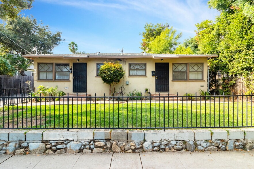 965 N Summit Ave, Pasadena, CA for sale - Building Photo - Image 2 of 11