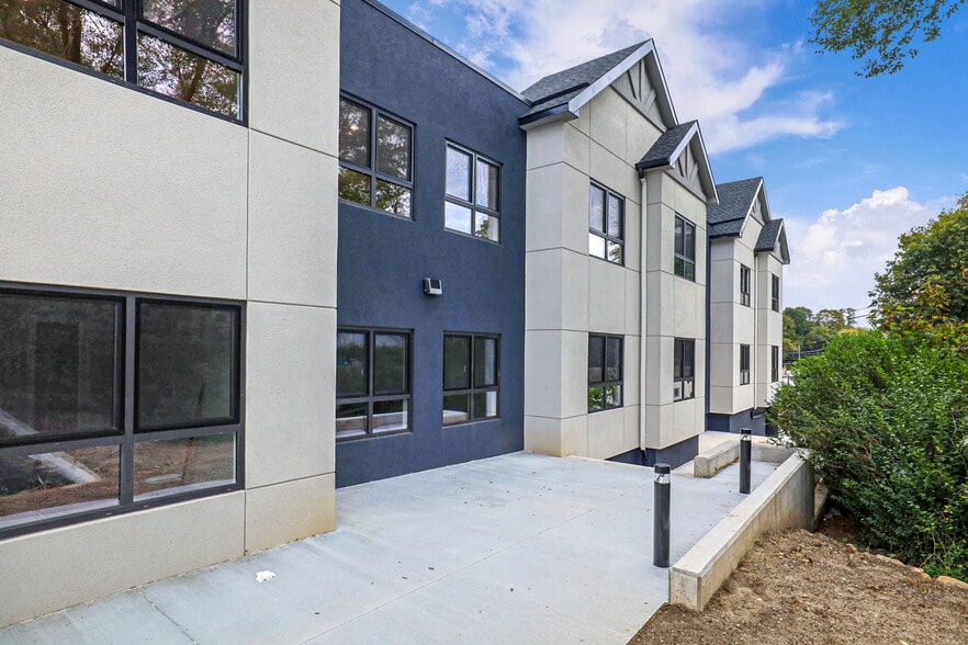 500 Commerce St, Hawthorne, NY à vendre - Photo du bâtiment - Image 2 de 14