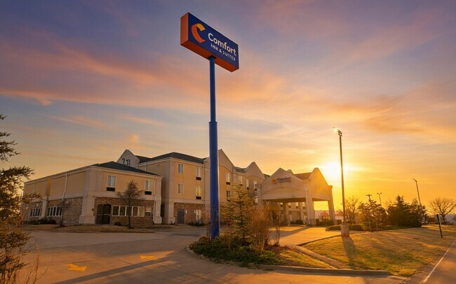 Plus de détails pour 3112 W Fir St, Perry, OK - Services hôteliers à vendre