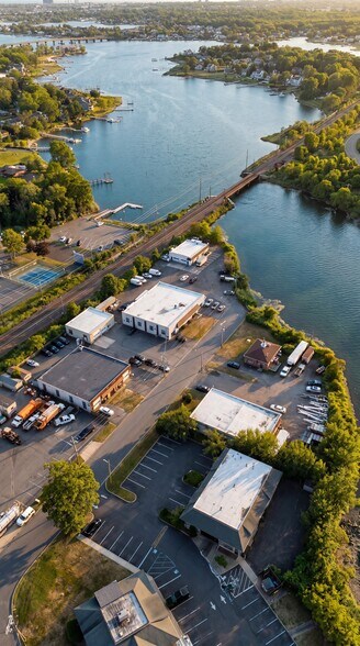 Fairview Avenue-15,24,28,30-32 & 36 portfolio of 4 properties for sale on LoopNet.ca - Primary Photo - Image 2 of 5