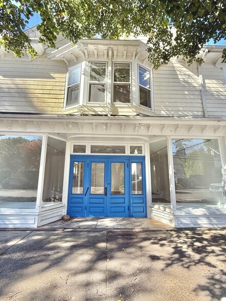 290 Main St, Sag Harbor, NY for lease - Building Photo - Image 3 of 9