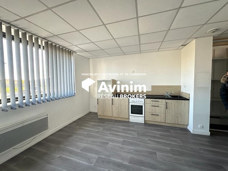 Office in Le Mesnil-Amelot for lease - Interior Photo - Image 3 of 8