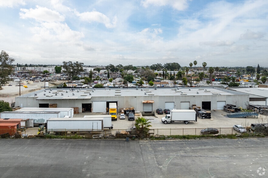 1689 E Mission Blvd, Pomona, CA à vendre - Photo du bâtiment - Image 2 de 17