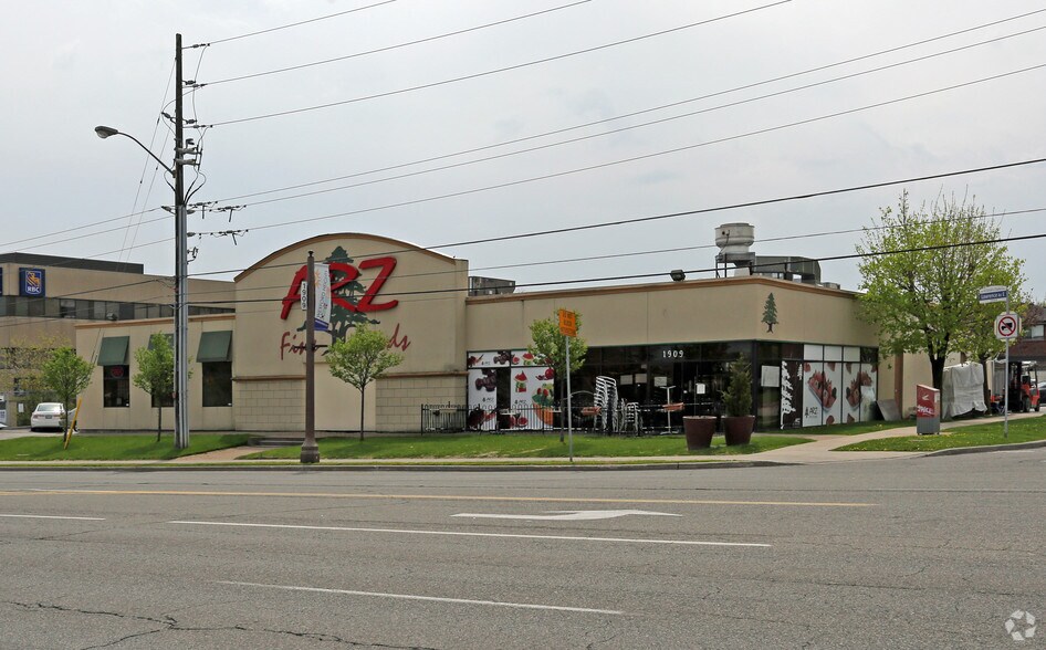 1909 Lawrence Ave E, Toronto, ON à vendre - Photo du bâtiment - Image 3 de 5