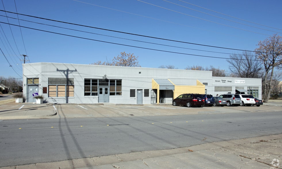 2112-2128 Mistletoe Blvd, Fort Worth, TX à louer - Photo du bâtiment - Image 2 de 4