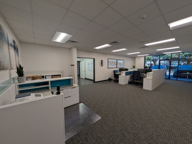 1101 Wooded Acres Dr, Waco, TX for lease - Building Photo - Image 3 of 6