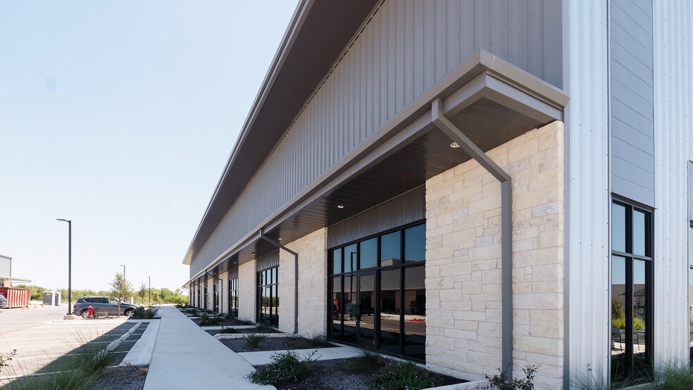 Weiss Lane Business Park portfolio of 2 properties for sale on LoopNet.ca - Building Photo - Image 2 of 5