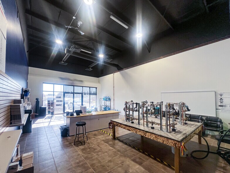 82 Boulder Blvd, Stony Plain, AB à louer - Photo du bâtiment - Image 2 de 5